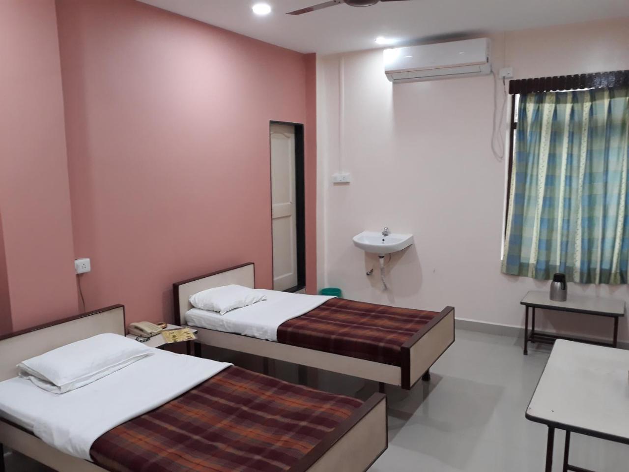 Hotel Gomatgiri Aurangabad  Exterior photo