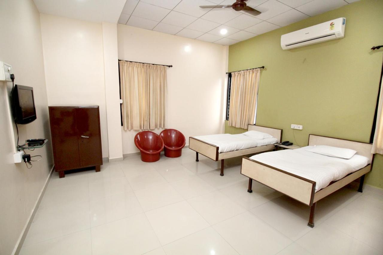 Hotel Gomatgiri Aurangabad  Exterior photo